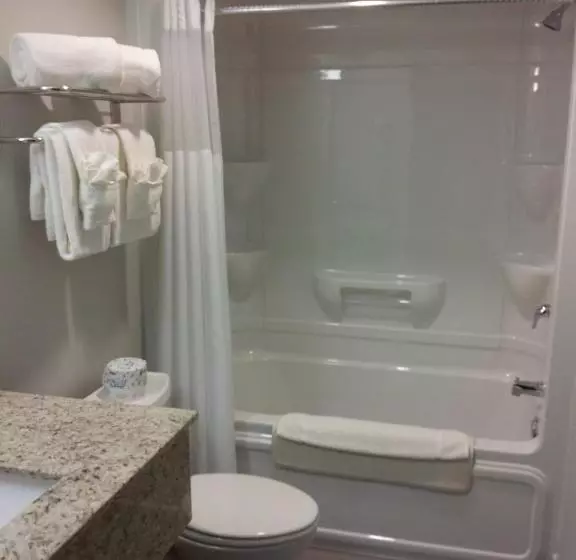 Hotelli Midland Inn & Suites