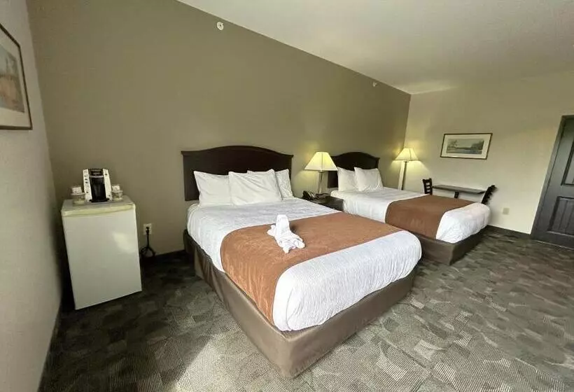 Hotelli Midland Inn & Suites