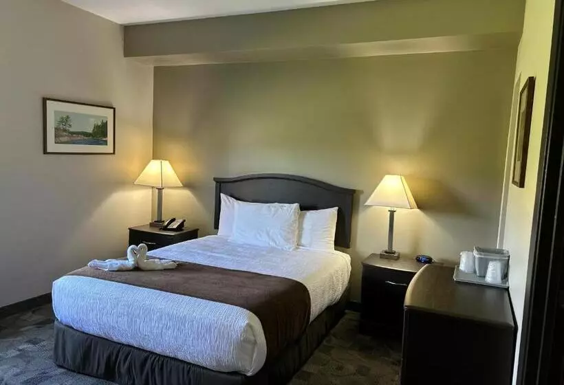 Hotelli Midland Inn & Suites