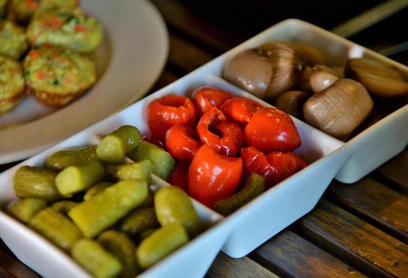 Отель Rhino Walking Safaris