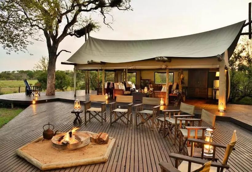 Hotelli Rhino Walking Safaris