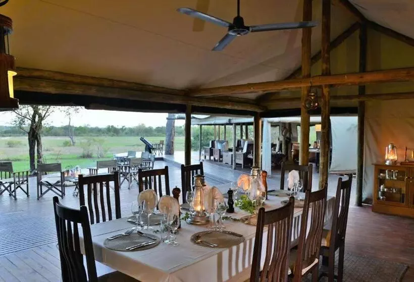 Hotelli Rhino Walking Safaris