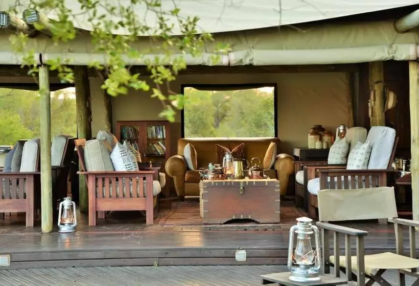 Hotelli Rhino Walking Safaris