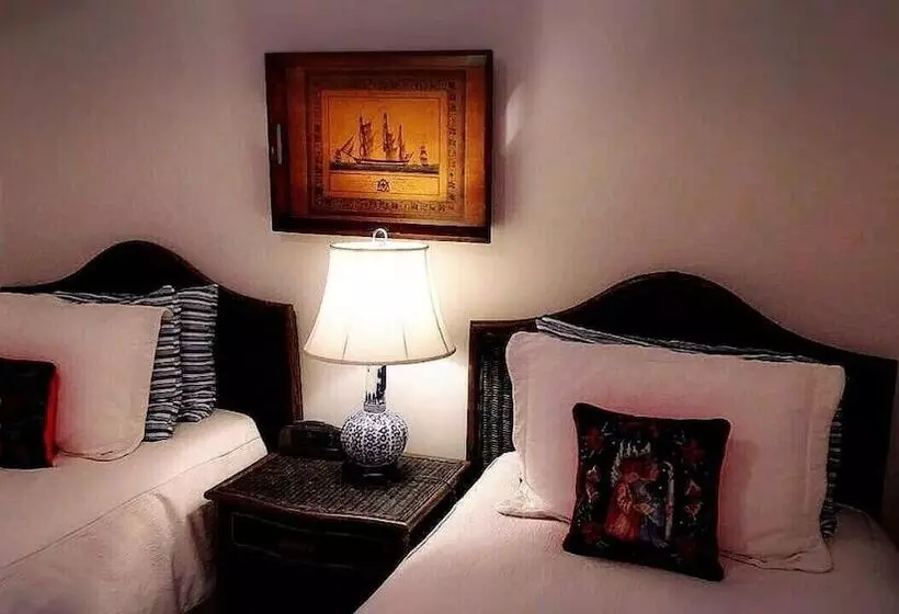Hotelli The Stone Hedge Bed And Breakfast