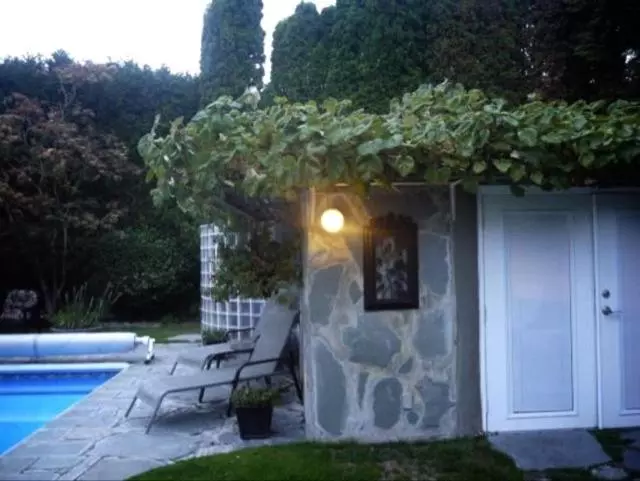 Hotelli The Stone Hedge Bed And Breakfast