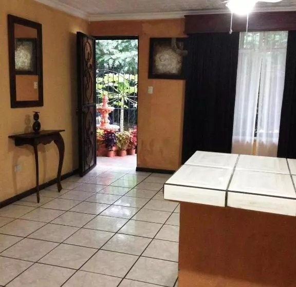 Melrost Airport Bed & Breakfast