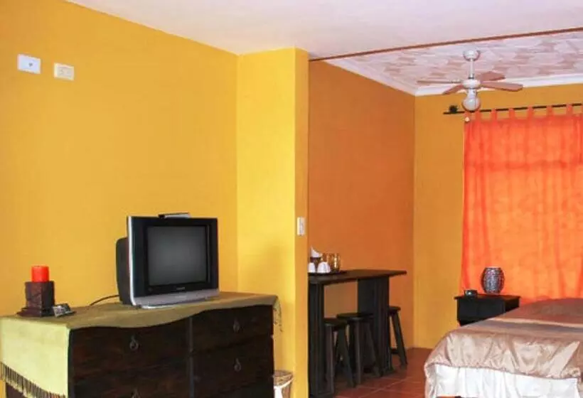 Melrost Airport Bed & Breakfast