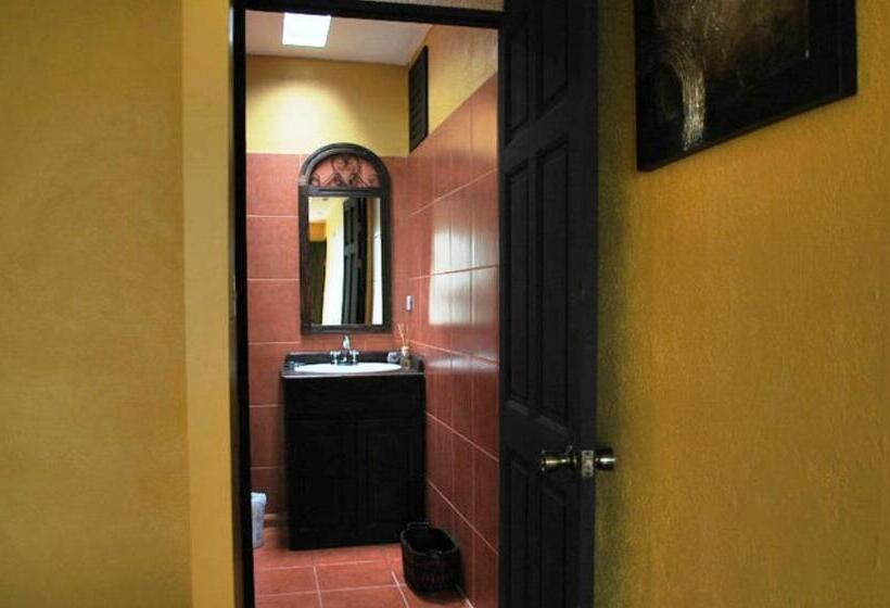 Melrost Airport Bed & Breakfast