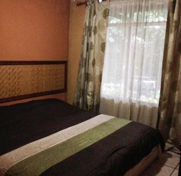 Melrost Airport Bed & Breakfast