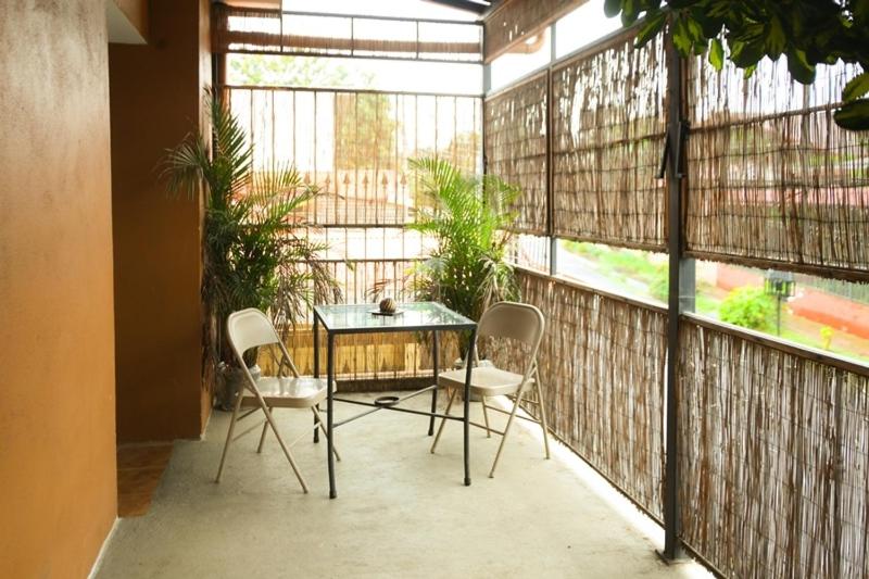 Melrost Airport Bed & Breakfast