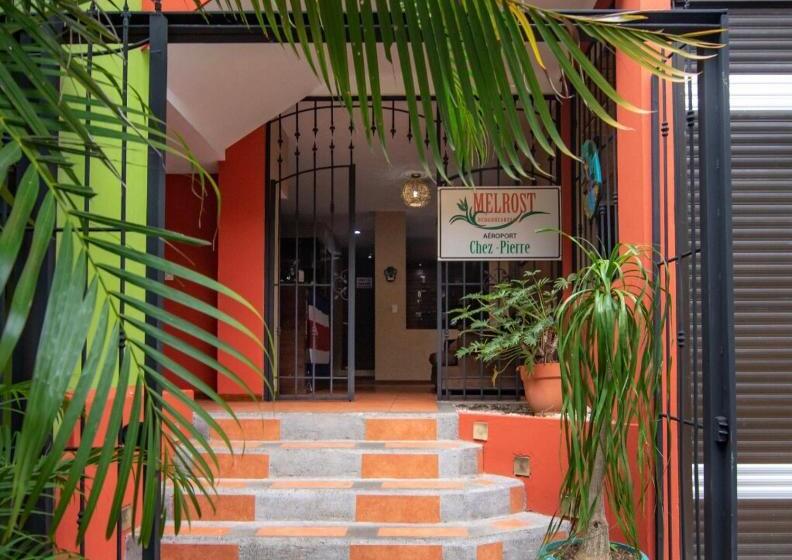 Melrost Airport Bed & Breakfast