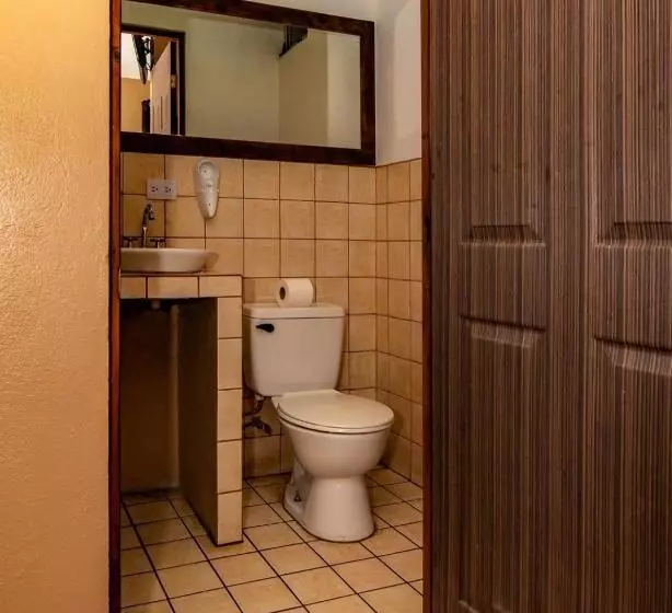 Melrost Airport Bed & Breakfast