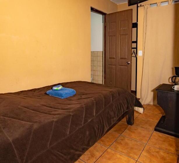 Melrost Airport Bed & Breakfast