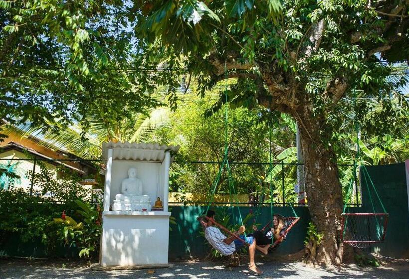 Hostel First Mirissa