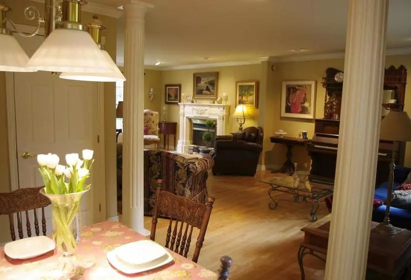 Hotelli Blue Forest Lane Bed And Breakfast