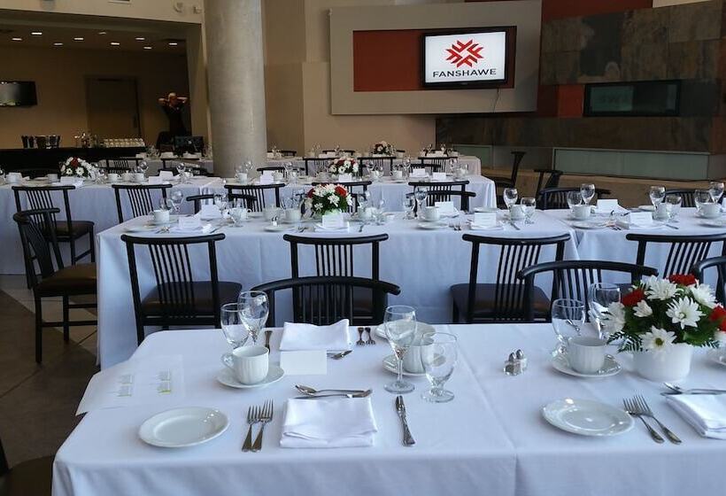 호텔 Residence & Conference Centre   London