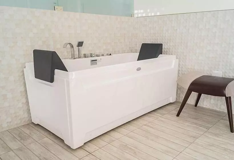 هتل Natural Green Lounge