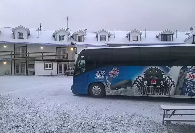 Hotelli North Adventure Inn