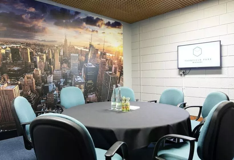 Hotelli Yarnfield Park Training And Conference Centre