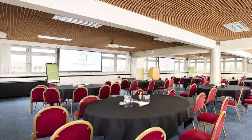 Hotelli Yarnfield Park Training And Conference Centre
