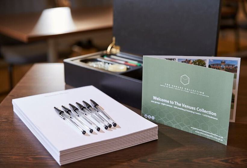 فندق Yarnfield Park Training And Conference Centre