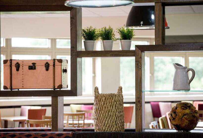 فندق Yarnfield Park Training And Conference Centre