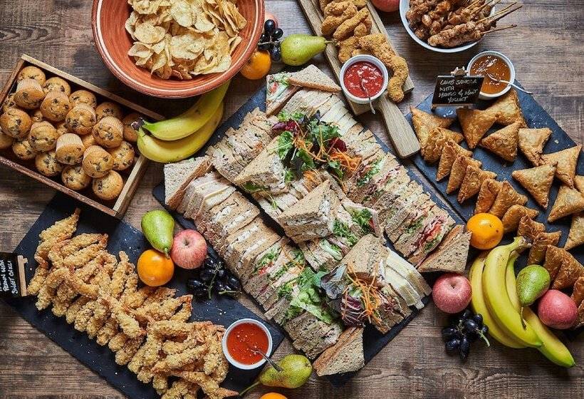 فندق Yarnfield Park Training And Conference Centre