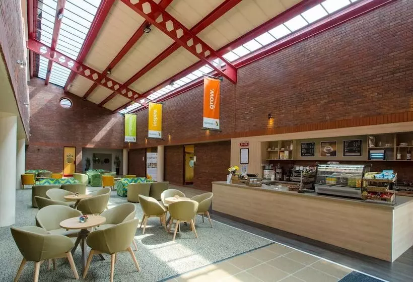 Hotelli Yarnfield Park Training And Conference Centre