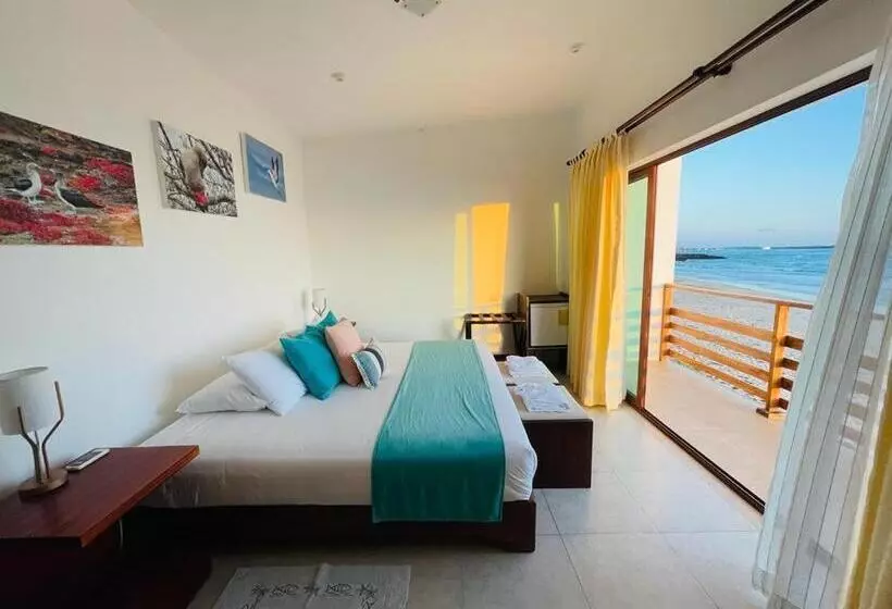 تختخواب و صبحانه Cormorant Beach House