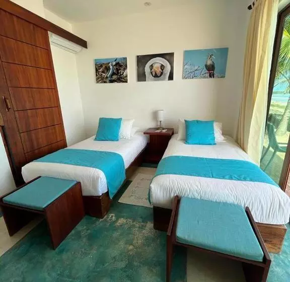 تختخواب و صبحانه Cormorant Beach House