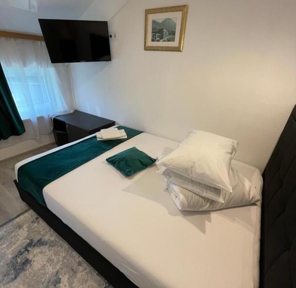 تختخواب و صبحانه Pensiunea Pictorilor