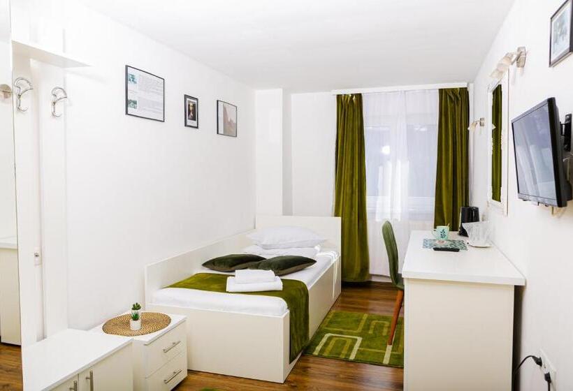 تختخواب و صبحانه Pensiunea Pictorilor