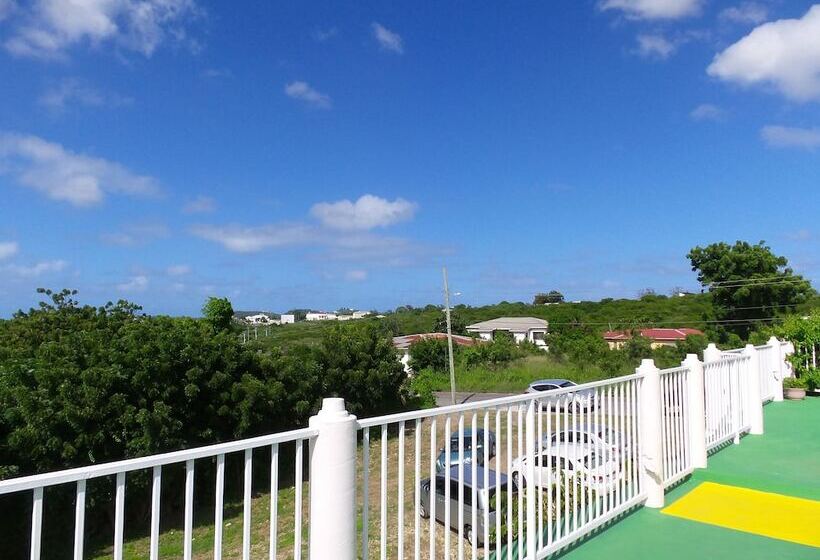 Caribbean Inn And Suites