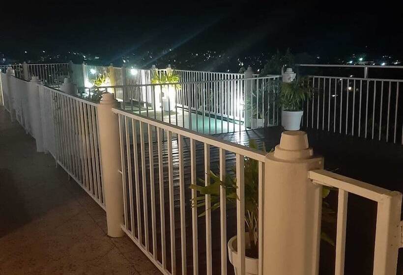 Caribbean Inn And Suites