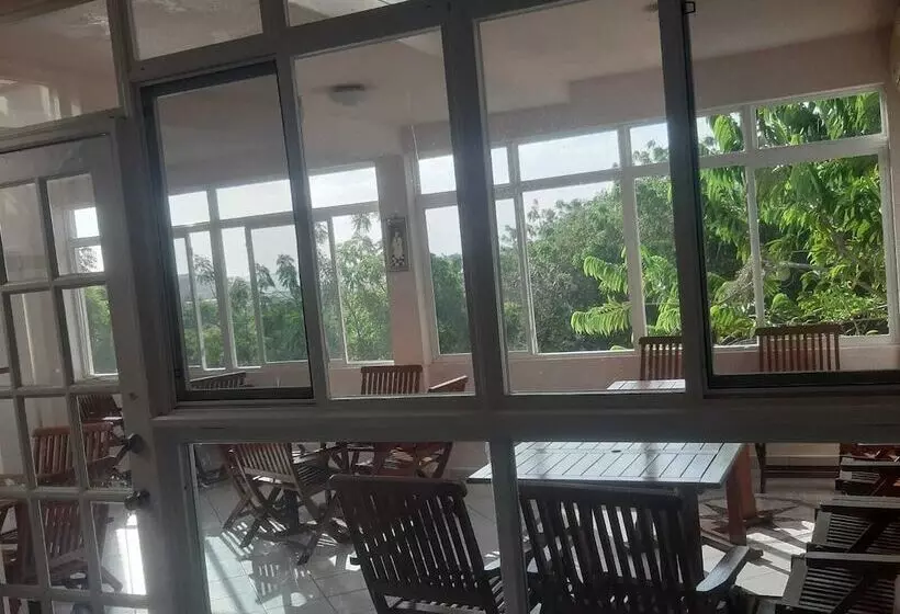 Caribbean Inn And Suites