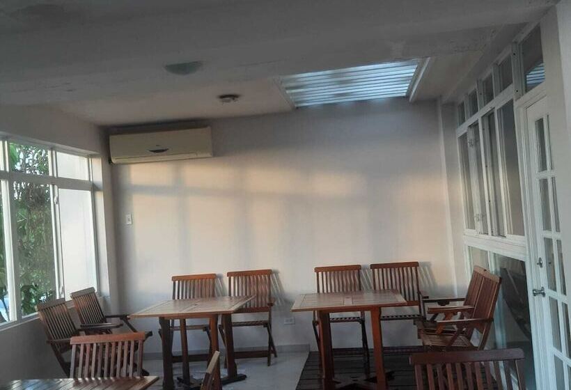 Caribbean Inn And Suites