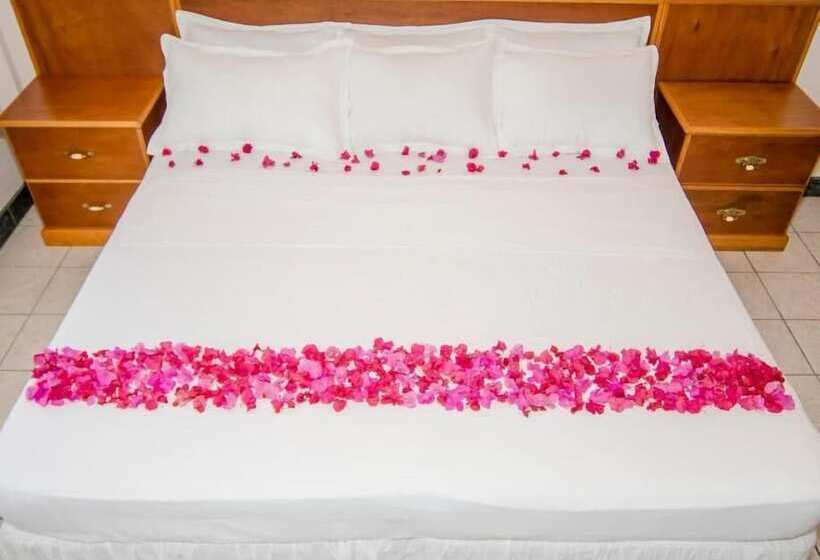 Caribbean Inn And Suites