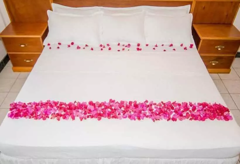 Caribbean Inn And Suites