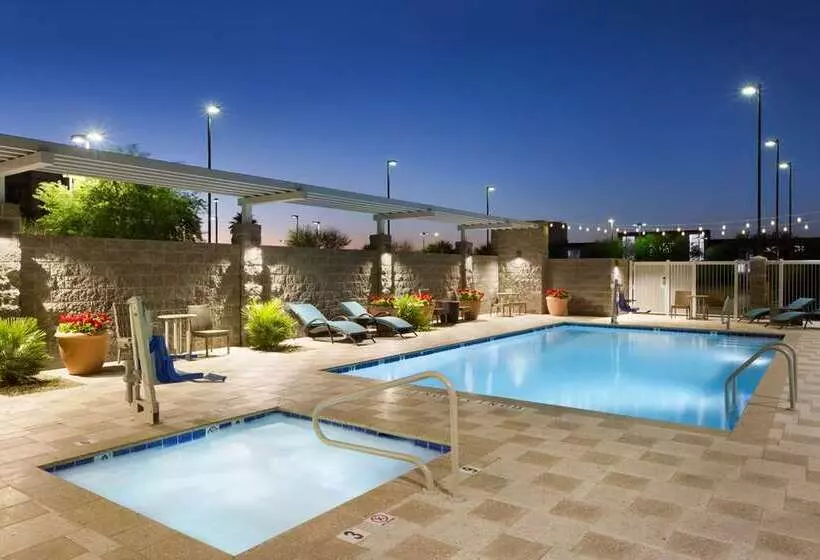 Hotelli Home2 Suites By Hilton Glendale   Westgate