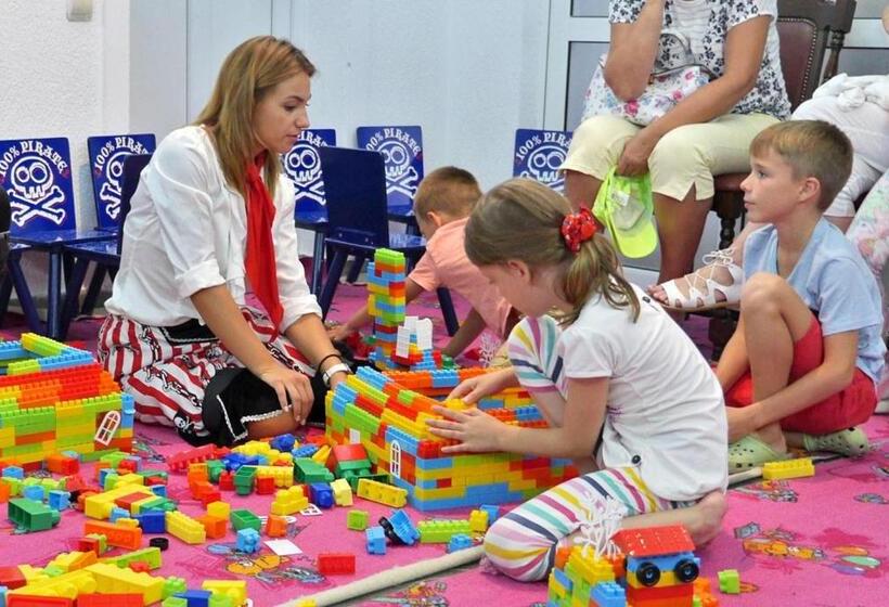 فندق Pirates Resort