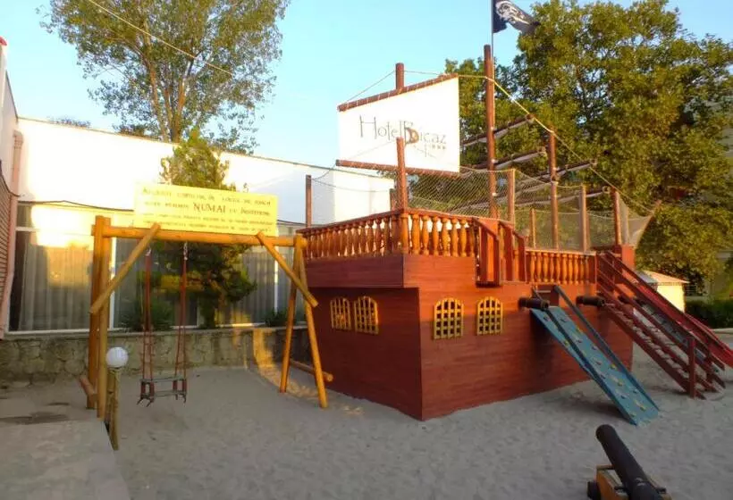 Hotelli Pirates Resort