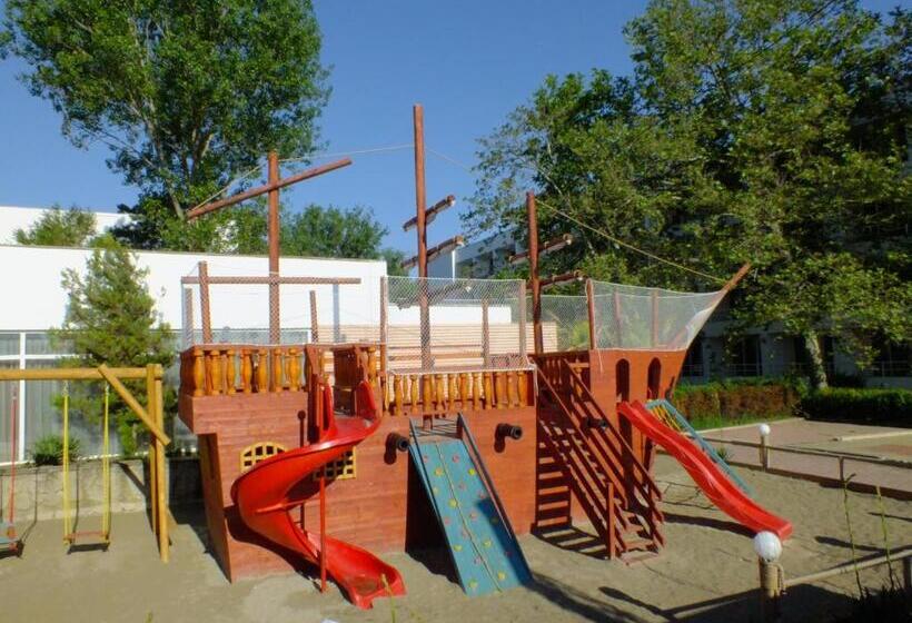 فندق Pirates Resort