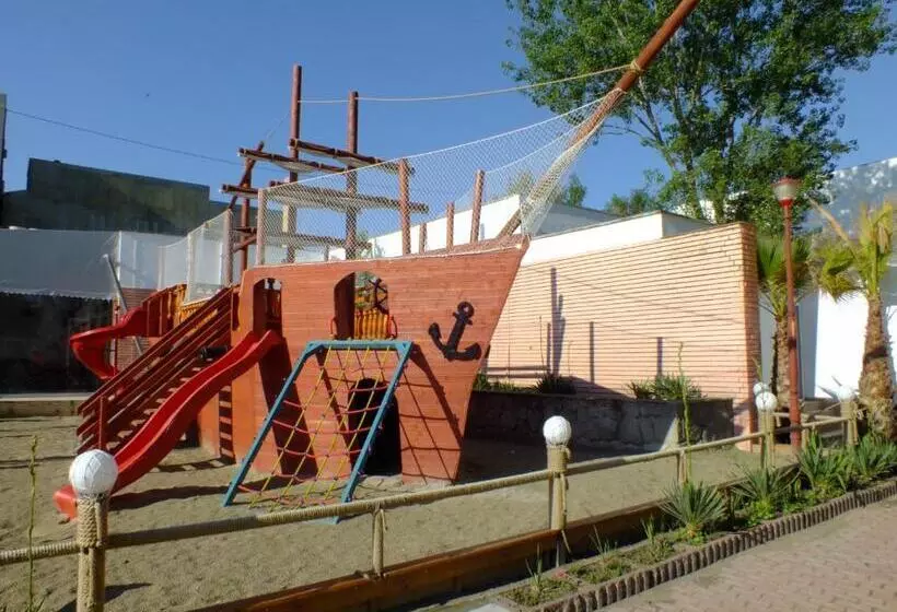 Hotelli Pirates Resort