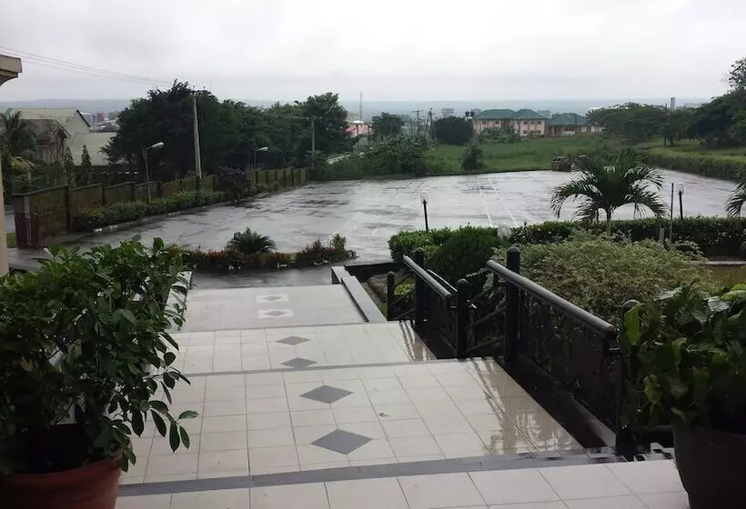 Axari Hotel & Suites