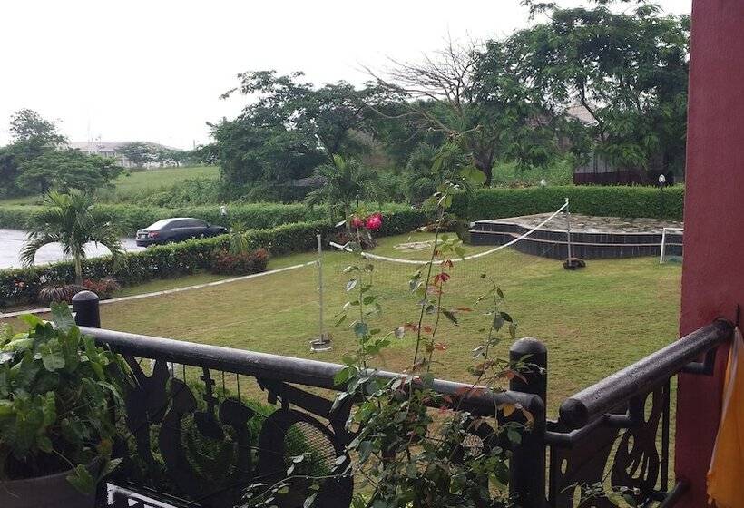 Axari Hotel & Suites