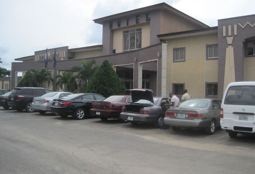 Axari Hotel & Suites