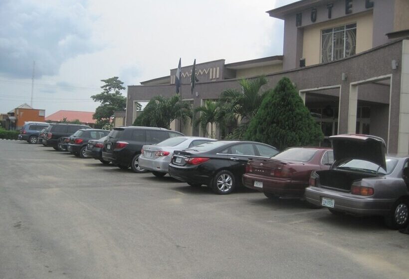 Axari Hotel & Suites