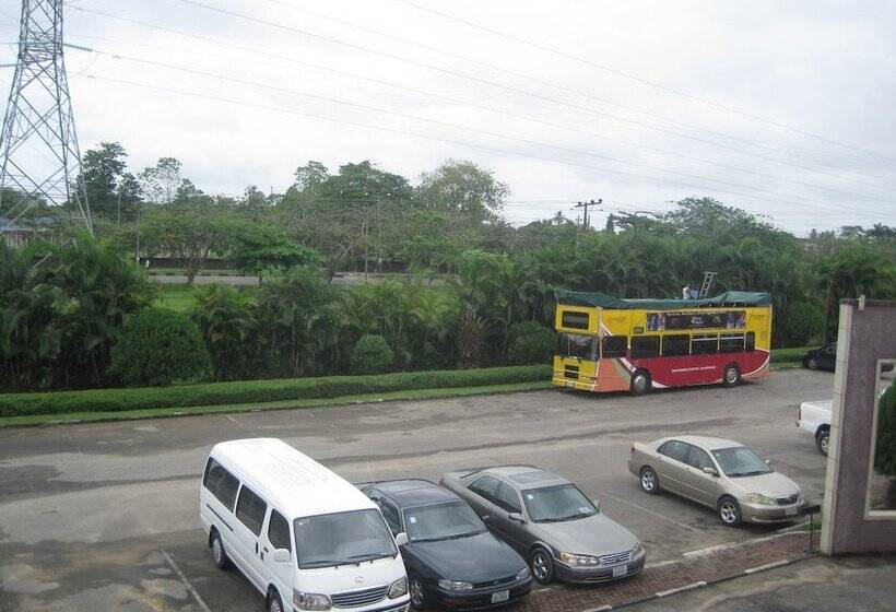 Axari Hotel & Suites