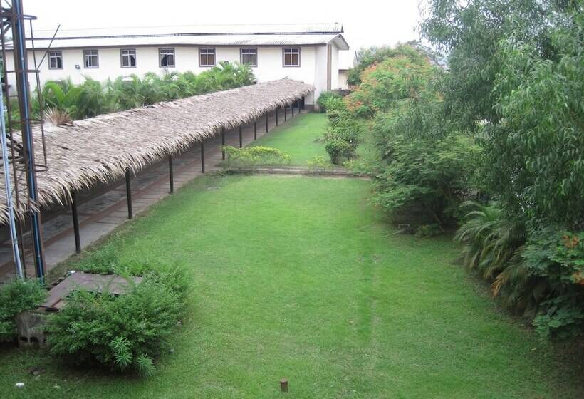 Axari Hotel & Suites