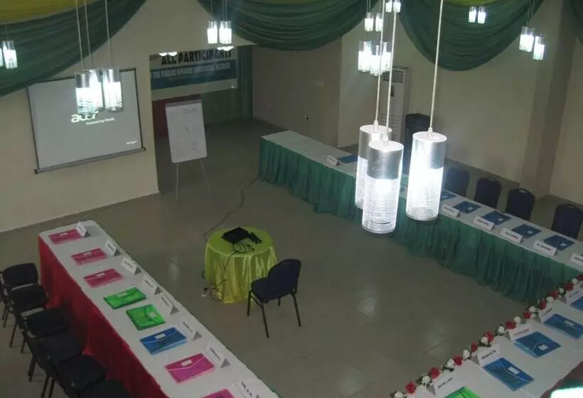 Axari Hotel & Suites